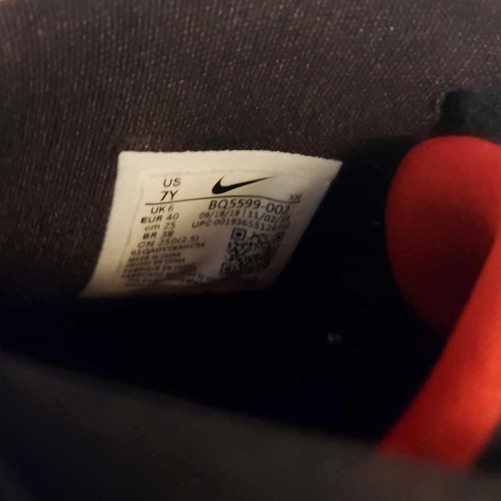 Nike Kyrie 6 GS BRED Youth Size 7. Black/Red/White. - Picture 4 of 8